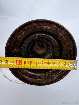 litinová noha, podstavec k petrolejce s jemným dekorem - 3