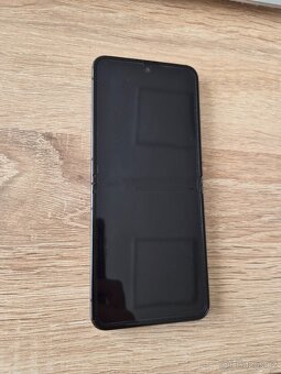Samsung Galaxy ZFlip 5 / 256GB - 3