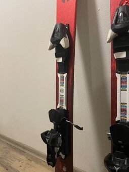 Atomic punx 140 - freestylove juniorské lyze - 3