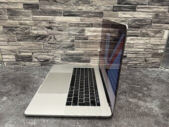 CTO MacBook Pro 15" 2017 i7 / 16GB / 500GB / Pro 555 - 3