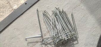 Závěsná mříž na zeď s háčky - 3