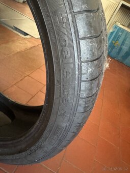 245/40R19 - 3