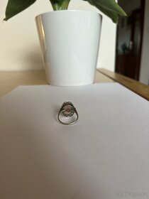 starožitný stříbrný prsten se žlutým kamenem - 3