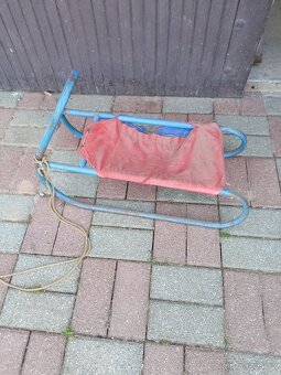 Staré dětské kovové sáňky - 3