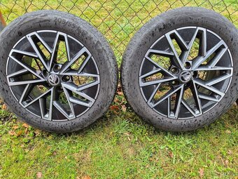 Alu kola Škoda 5x112 7x17 ET46 205/55r17 letní 5E3 601 025 - 3