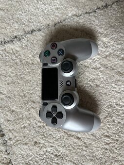 Herní konzole PlayStation 4 Pro - 3