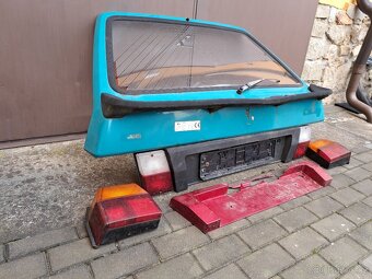 Škoda Favorit, Forman, páté dveře a zadní světla - 3