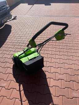 Greenworks akumulátorový vyčesávač - 3