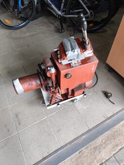 Hydraulický rozvaděč, čerpadlo, pístnice - 3