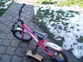 Dívčí kolo.Velikost 16. - 3