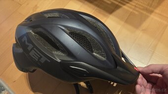 Cyklistická helma MET - 3