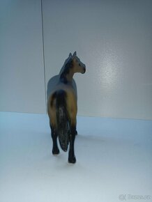 Schleich kůň Achaltekinský hřebec 2010 - 3