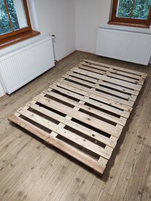 DŘEVĚNÁ POSTEL Z OPRACOVANÝCH PALET 140x200 - 3