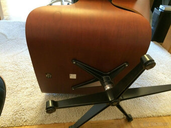 Originální křeslo Charles & Ray Eames s taburetem od Vitra - - 3