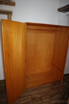 šatní skříň - 3