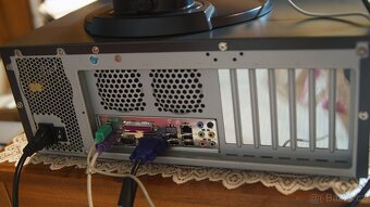 Počítač desktop s Windows 7 - pěkné retro - 3