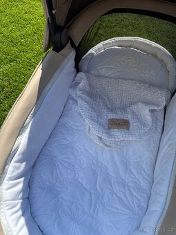 Hluboká korba Cybex Priam Simply flowers 2024 - 3