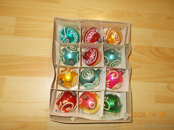 Prodej vánočních ozdob. - 3