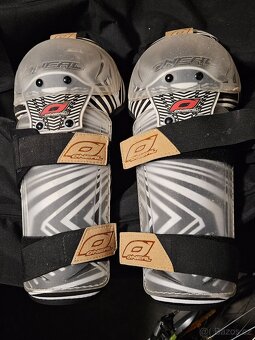 Vesta,nákrčník,chránič kolen - 3