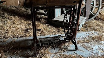 Šlapací šicí stroj Lada - 3