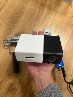 tufting gun + projektor + vsechny veci do startu - 3