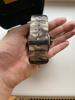 Caterpillar hodiny - 3