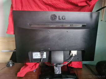 Širokoúhlý 21,5" LG LED monitor řady dvi sub - 3