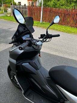 Aprilia SR GT 125 - 3