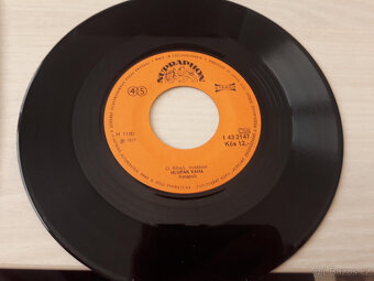 Katapult - Nebreč, kdyby za to stál / Hlupák váhá (1977) - 3