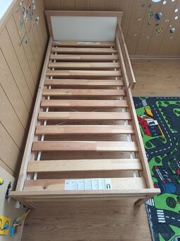 Dětská postel IKEA (masiv), matrace, 2 chrániče,prostěradla - 3