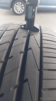 Prodám 2 x letní pneu Hankook 235/50/19 - 3