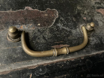 Truhla kovová starožitná, trezor, pokladna 10.000 kč - 3