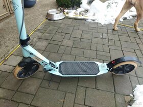 Prodám dětskou koloběžku téměř nová minimálně jeta - 3