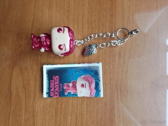 Stranger Things Kinder Joy klíčenka - 3