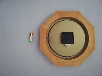 Prodám hodiny, držák na kuchyňské utěrky. - 3