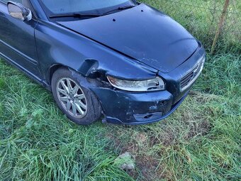 Prodám náhradní díly do Volvo V50 - 3