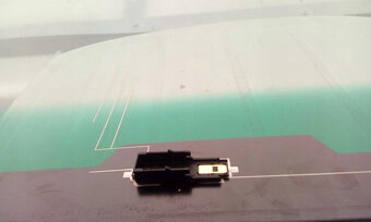 Toyota Hilux čelní sklo - 3