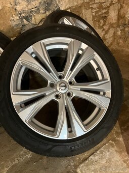 Volvo V90 245/45/18 - 3