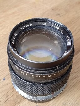 Objektiv Olympus G-Zuiko 55mm 1,2 s redukci na Canon - 3