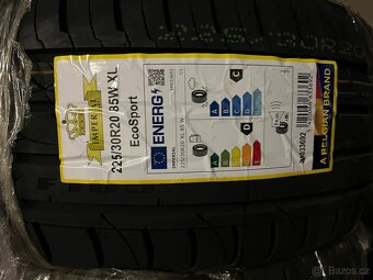 225/30 R20 - 3