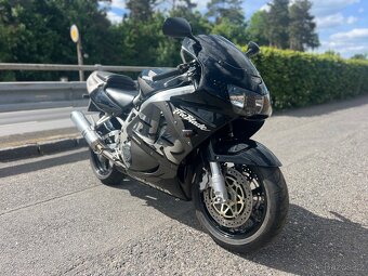 Honda cbr 900 rr Fireblade sc33 facelift - 3