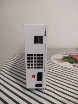 Nintendo Wii s externím HDD a nainstalovanými hrami
- 3