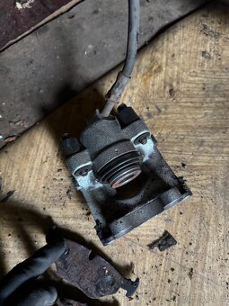 Zadní brzdiče na BMW E46 Compact 316Ti - 3