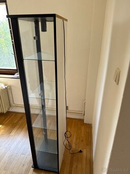 Vitrína se světlem - 3