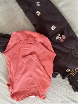 Miminkovske kalhoty s laclem a body Minnie a Daisy 6-9 mesic - 3