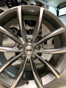 Nové Nissan , Dacia alu kola R18 5x114.3 - 3