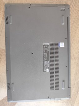 Lenovo V330-15IKB - 3