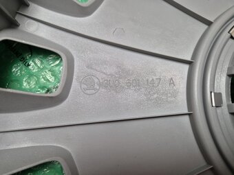 16 kryt kola (poklice) Škoda Superb I - 3