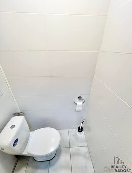 Nabízíme pronájem prostorného bytu 3+1 se zasklenou lodžií, - 3