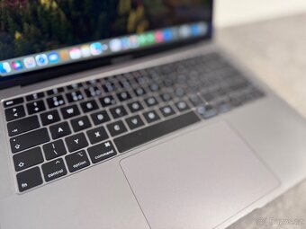 Apple MacBook Air 2019 - Core i5 / 8GB / 256GB / OS Sonoma - 3